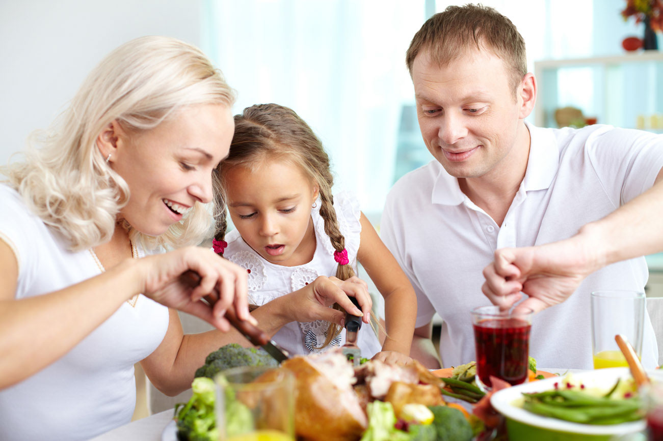 Come abituare il bambino a mangiare bene