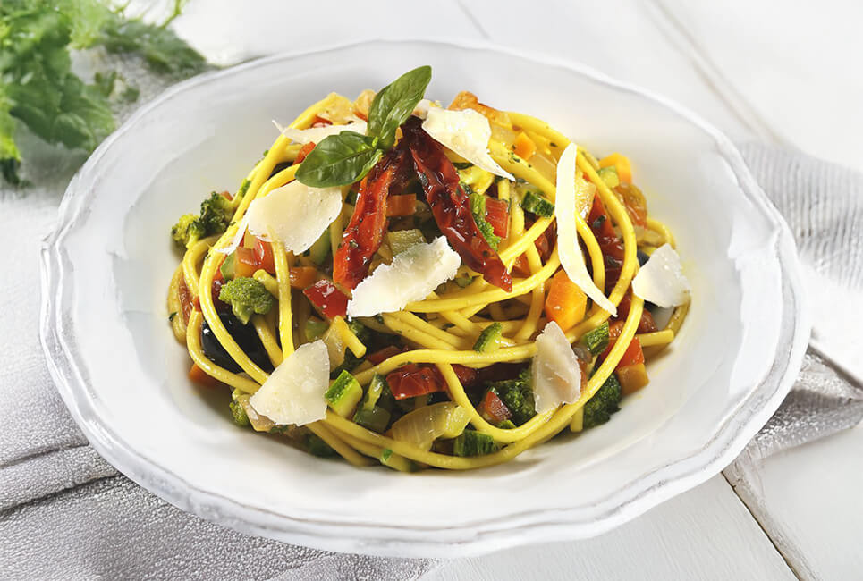 Spaghetti alla curcuma e verdure