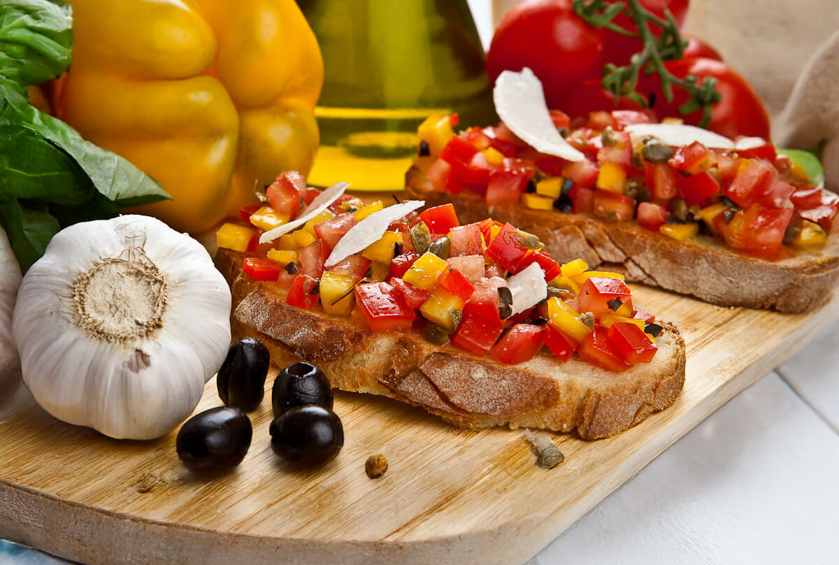 Bruschette al pomodoro e peperoni