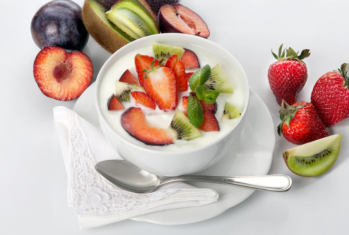 Coppette di frutta e yogurt