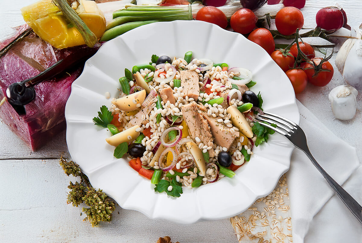 Insalata di orzo e tonno